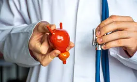 سرطان مثانه: چگونه علائم تومور را در ادرار خود شناسایی کنیم؟