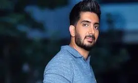  ترسیدن فرزاد فرزین از یورش یک هوادار به سمتش روی صحنه کنسرت/ ویدئو