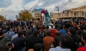 تجمع مردم چهارمحال و بختیاری در حرم امامزادگان حلیمه و حکیمه خاتون برای رفع مشکل آب/ ویدئو