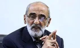 شریعتمداری: با کسانی که کشف حجاب می‌کنند تسامح نکنید، اندک هستند