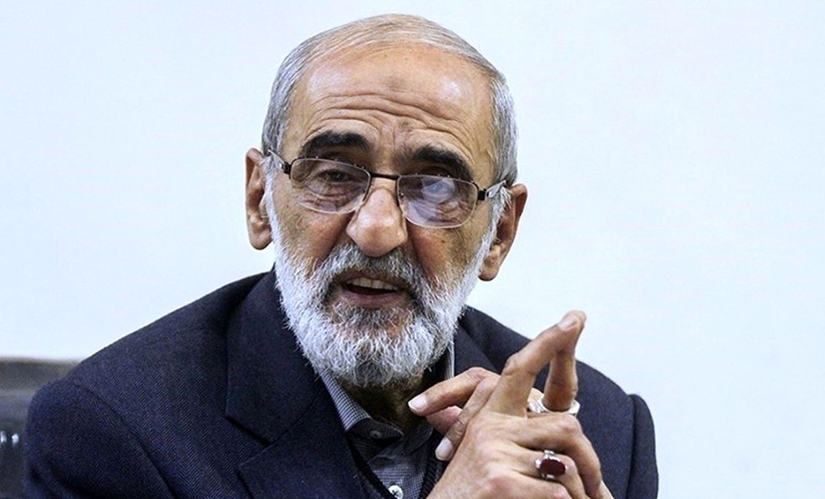 شریعتمداری: با کسانی که کشف حجاب میکنند تسامح نکنید، اندک هستند