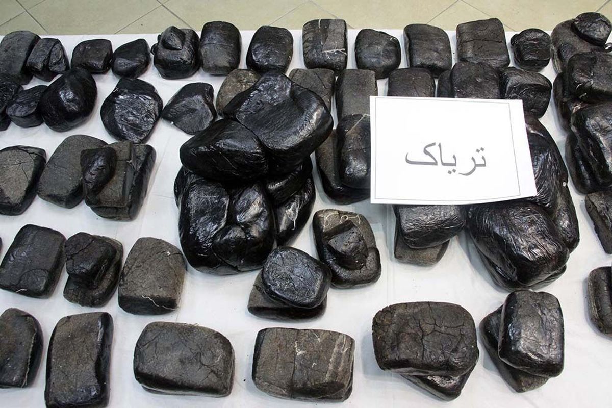 جاساز ۴۰۰ کیلو تریاک در خودروی آزرا لو رفت