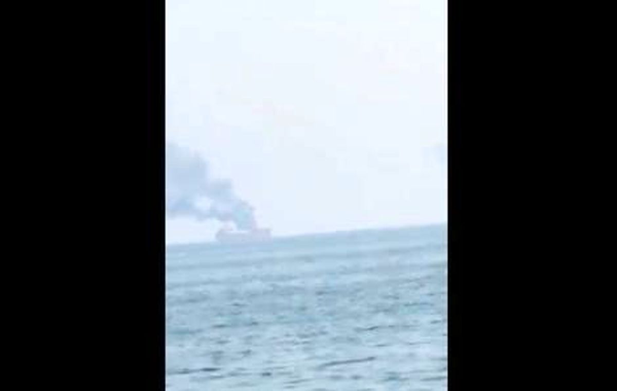 آتش سوزی کشتی خارجی در ساحل عسلویه/ویدئو