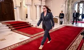 نبرد در خط مقدم با پاشنه بلند | نخست‌وزیر جدید اوکراین کیست؟