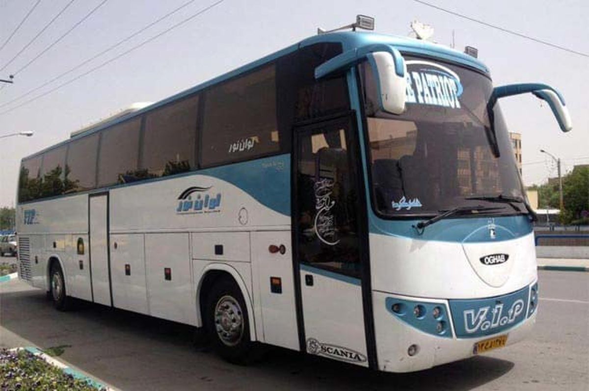 نجات مسافران اتوبوس با نردبان