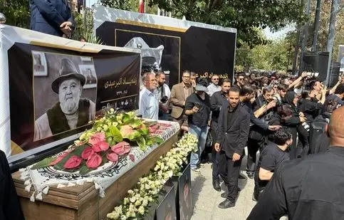 چهره‌ها در مراسم تشییع پیکر اکبر عبدی/ عکس