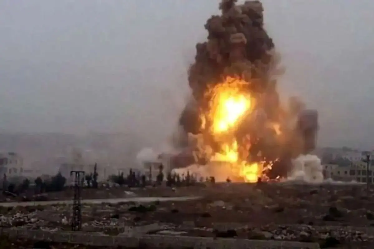 سی و چهارمین روز از حملات اسرائیل و آمریکا به ایران/ حمله موشکی به اسکله‌های قشم و بندر چارک و چند شهر خوزستان/ انفجار در عظیمیه کرج/ حمله به قشم