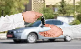 حذف شرط یک سال رهن بودن سند خودرو؛ پرداخت مالیات یا دلالی کدام به صرفه تر است؟