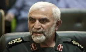 دستخط رهبر انقلاب و شهید سیدحسن نصرالله در قرآن اهدایی به خانواده شهید همدانی/ عکس

