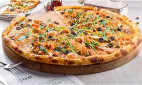 طرز تهیه پیتزا با خمیر نانوایی

