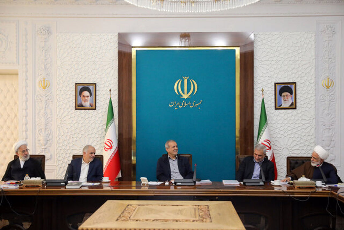 پزشکیان: دستگاه‌های دولتی از ناقضان اصول قانون اساسی هستند/ در گام اول سراغ زیر مجموعه‌های دیگر قوا و ارگان‌های حاکمیتی نمی رویم