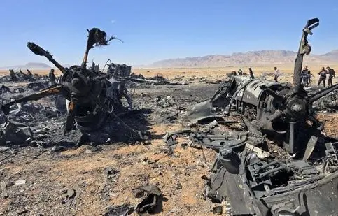 ماجرای انتشار تصویر جمجمه یک آمریکایی در میان لاشه قطعات هواپیمای منهدم شده | فیلم