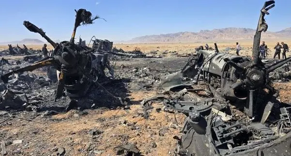 حرف و حدیث‌ها درباره تصویر جمجمه نظامی آمریکایی در بین قطعات هواپیماهای منهدم شده | ۱۸+