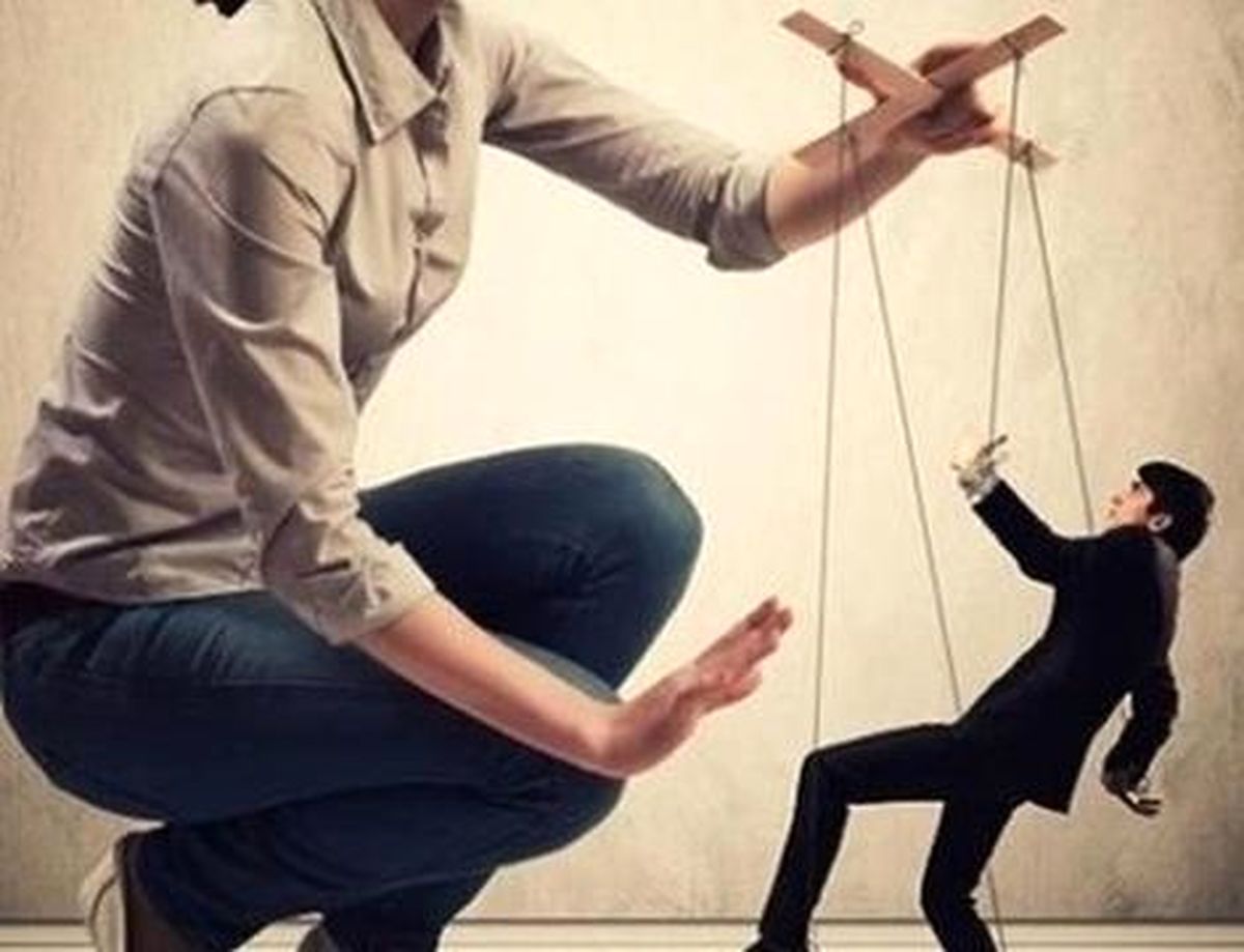 با افراد کنترلگر چگونه برخورد کنید؟