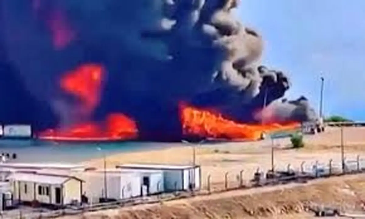 لحظه برخورد پهپاد به تاسیسات نفتی شیخاء/ ویدئو