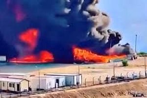 لحظه برخورد پهپاد به تاسیسات نفتی شیخاء/ ویدئو