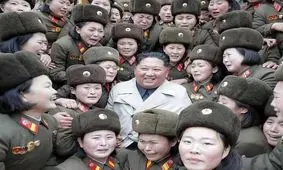 بدرقه اشکبار رهبر کره شمالی همراه با پریدن در آب دریا توسط نظامیان این کشور/ ویدئو