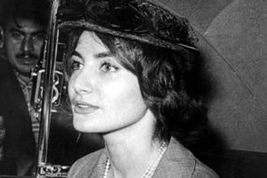 سفر در زمان؛ «شهناز پهلوی» در کنار همسر و پدر شوهر در روز عروسی اول اش؛ سال 1336