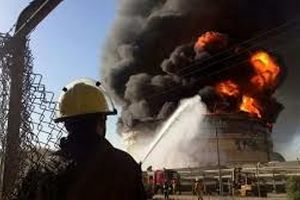 حریق در شرکت پالایش نفت آبادان/ برج تقطیر آتش گرفت/ویدئو