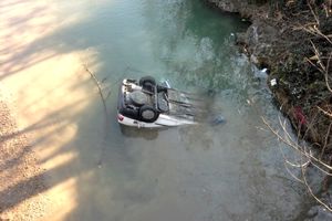 مرگ دختر ۳ ساله و پدرش به دلیل سقوط خودرو به رودخانه