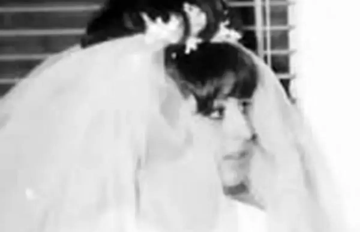 سفر در زمان؛ «مرجان» خواننده مشهور قبل انقلاب در روز عروس اش؛ سال 45 