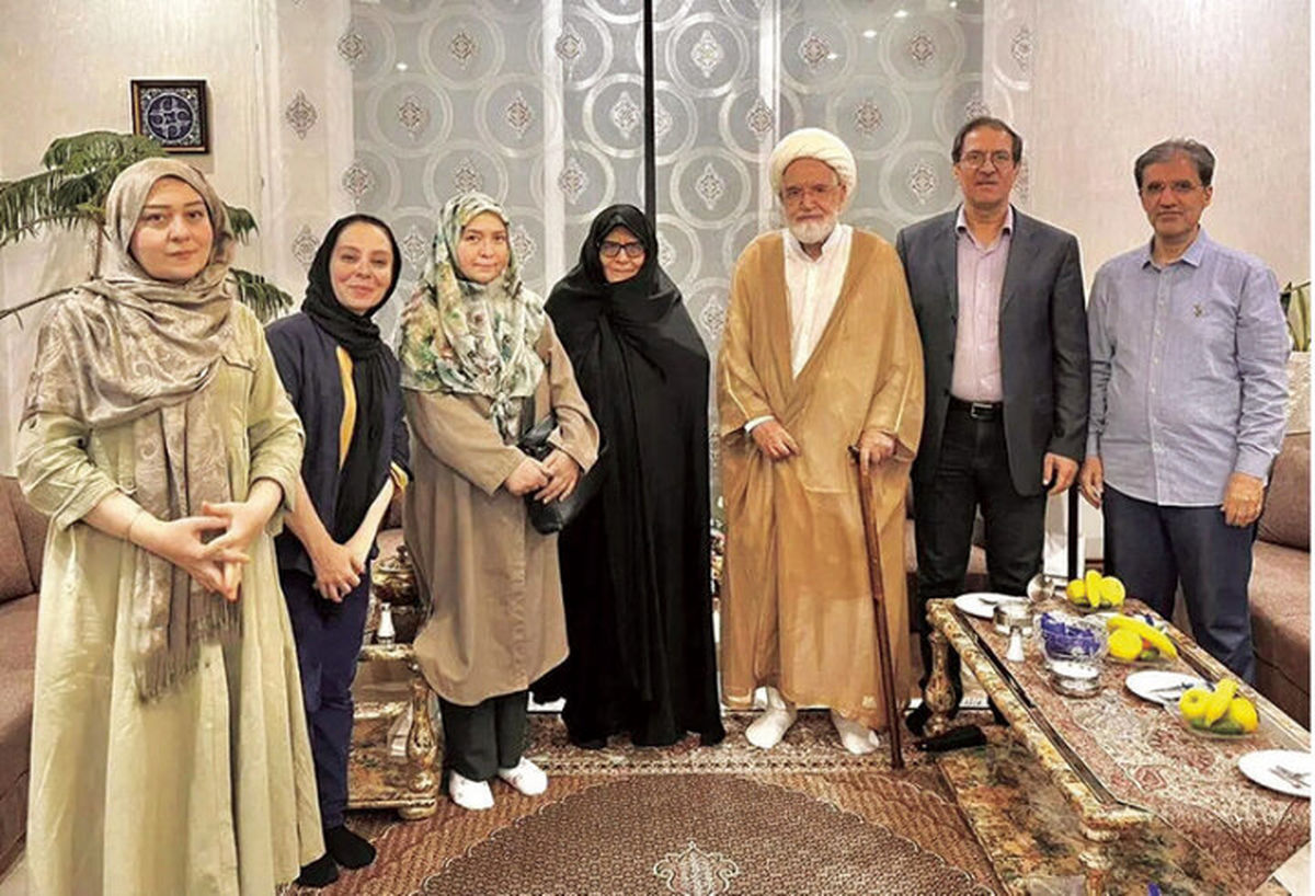 انتقاد یک روزنامه اصولگرا از اظهارات اخیر کروبی در جمع فرزندان میرحسین موسوی/ می خواهد رفتار 88 خود را بازسازی کند/ اگر میرحسین لجاجت نمی کرد در سال 92 رئیس جمهور می شد