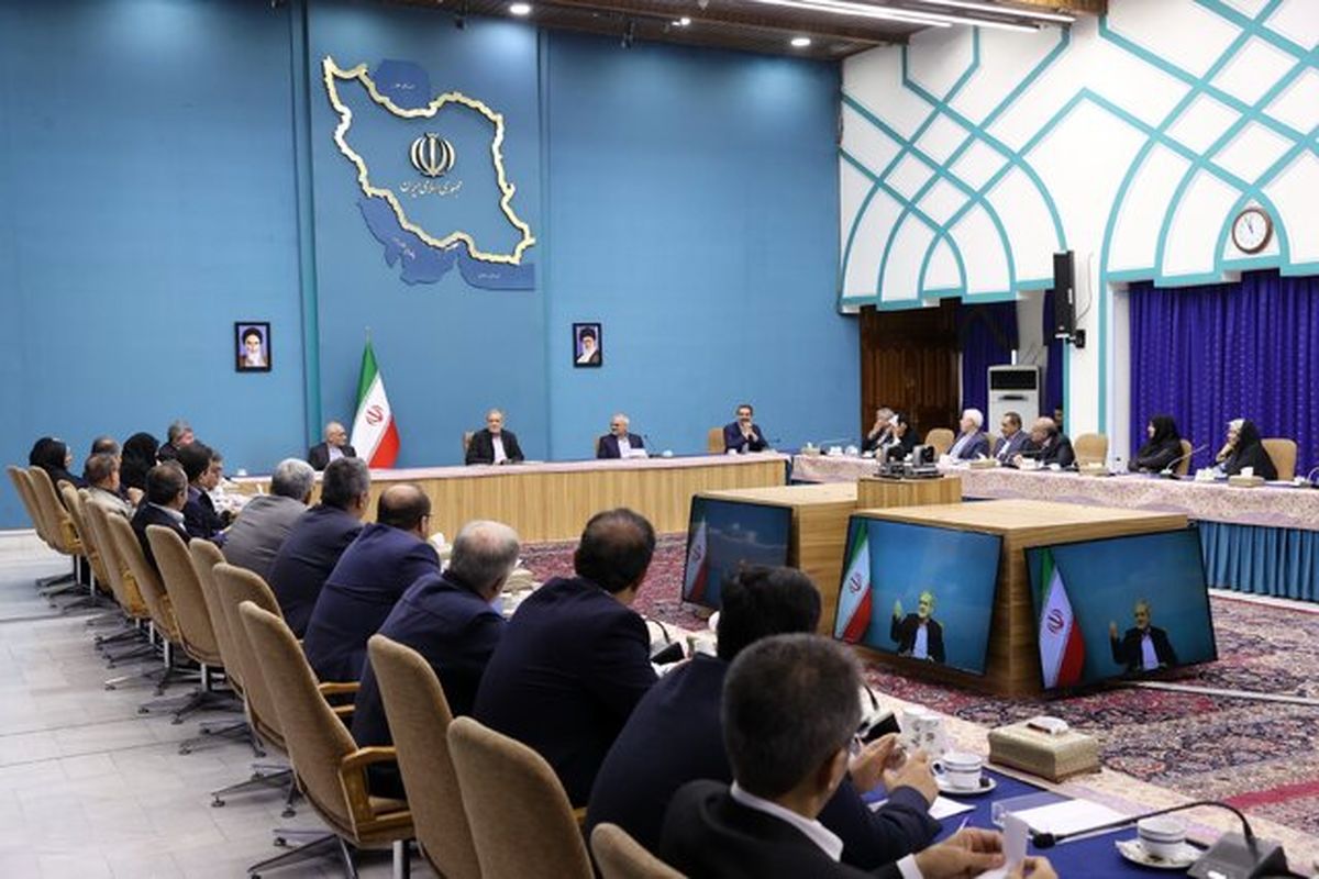 پزشکیان: در موضوع اینترنت و رفع فیلترینگ به نگاه مشترک میان سران قوا رسیدهایم/ صداقت با مردم کلید حل اساسی مشکلات کشور است/ نمیتوان مسائل کشور را بدون استدلال و مستندات به مردم تحمیل کرد