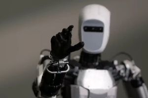 ربات انسان‌نما که در کنار کارگران بار‌ها را جابجا می‌کند/ ویدئو