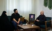 حضور قالیباف در منزل شهید حاجی‌زاده