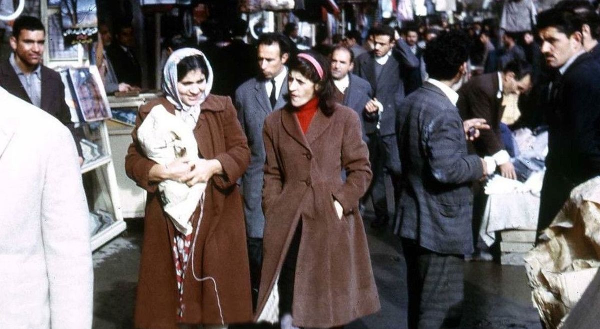 خاطرات تهران قدیم؛ از لباس زنانۀ «ناصر» تا حمّام «آخرینسیستم»
