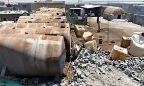 رئیس کل دادگستری هرمزگان: ذخایر سوخت قاچاق در بندر کلاهی با تولید روزانه یک پالایشگاه برابری می‌کند/ ویدئو