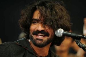 واکنش عرفان طهماسبی به اعلام خبر  کنسرت خیابانی اش/ عکس