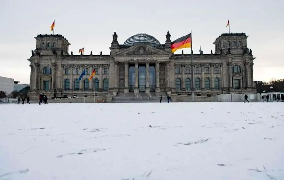 کارمند سفارت روسیه اخراج شد | پای یک زن در میان است