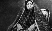 مهدعلیا، زن سیاستمداری که از تبعید، پسرش را شاه کرد / پشت‌پرده اتهامات درباره روابط شخصی قدرتمندترین زن قاجار
