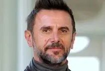 امین حیایی: خواهرم در اوج جوانی و با یک بچه 2 ساله فوت کرد/ ویدئو