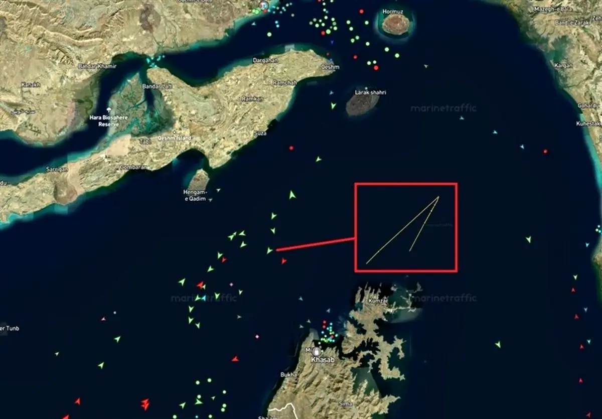تداوم توقف عبور کشتی‌ها از تنگه هرمز/۱۲ کشتی نرسیده به تنگه دور زدند