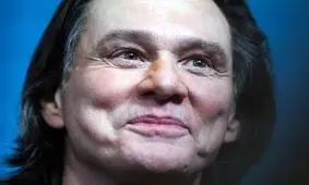 تغییر ظاهر جنجالی جیم کری در مراسم سزار | کمدین افسانه‌ای سرطان دارد؟ 