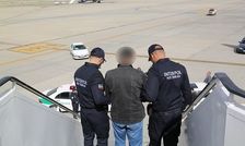 قاتل فراری به کشور مسترد شد