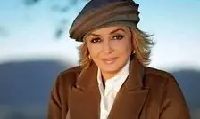 گوهر خیراندیش و گوگوش در یک سالن تئاتر اواخر دهۀ ۱۳۸۰ 