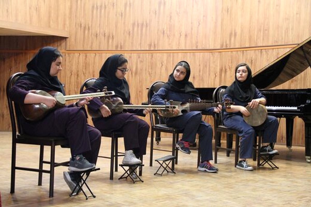 خبر کوتاه بود و خوش، دختران دانش‌آموز شیرازی برای رشته موسیقی ثبت‌ نام کردند