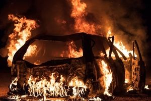 آتش‌سوزی در مادرید ۳۰ دستگاه خودرو را طعمه حریق کرد