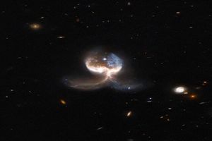 بال‌های فرشته در فضا/ تصویری از برهم‌کنش کهکشانی