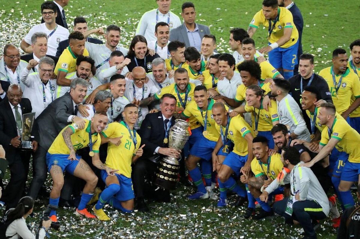 فوتبالیست‌ های برجسته برزیل در انتخابات دوقطبی ریاست‌ جمهوری از بولسونارو حمایت می‌کنند