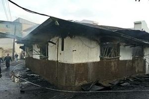 آتش سوزی هولناک ۲ خانه ویلایی و قدیمی در خیابان شریعتی رشت