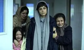 استایل ساده و چشم‌نواز پریناز ایزدیار در اکران مردمی “زن و بچه”	