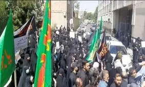 جزئیات تجمع اعتراضی مردم انقلابی مقابل وزارت ارشاد/ کنسرت شبانه با رقص را محکوم می کنیم
