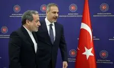 گفتگوی تلفنی وزیرخارجه ترکیه و عراقچی

