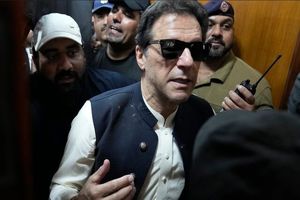 حکم بازداشت برای عمران خان صادر شد