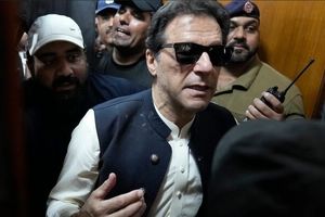 حکم بازداشت برای عمران خان صادر شد