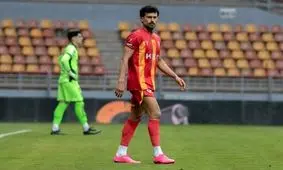 رامین رضاییان بالاتر از کل ترکیب استقلال/ عکس